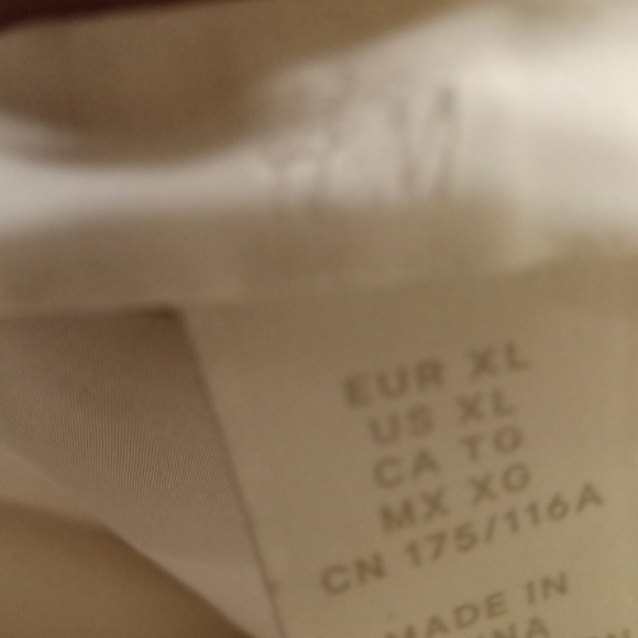 H&M TOP BLOUSE SIZE XL PULL OVER 3/4 SLEEVE RUFFLE NECKLINE - Picture 7 of 7